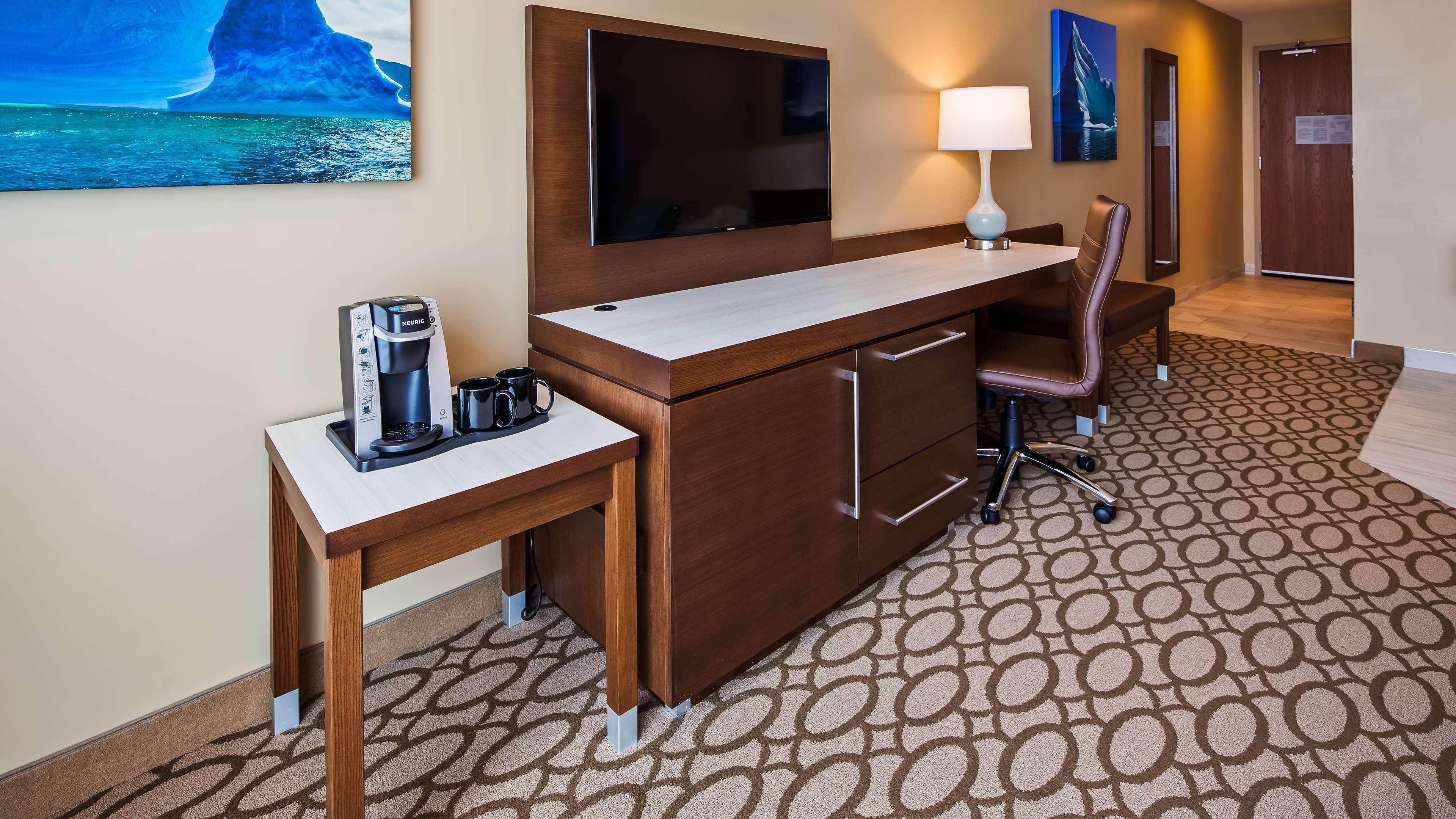 Best Western Plus St. John'S Airport Hotel And Suites Exterior photo