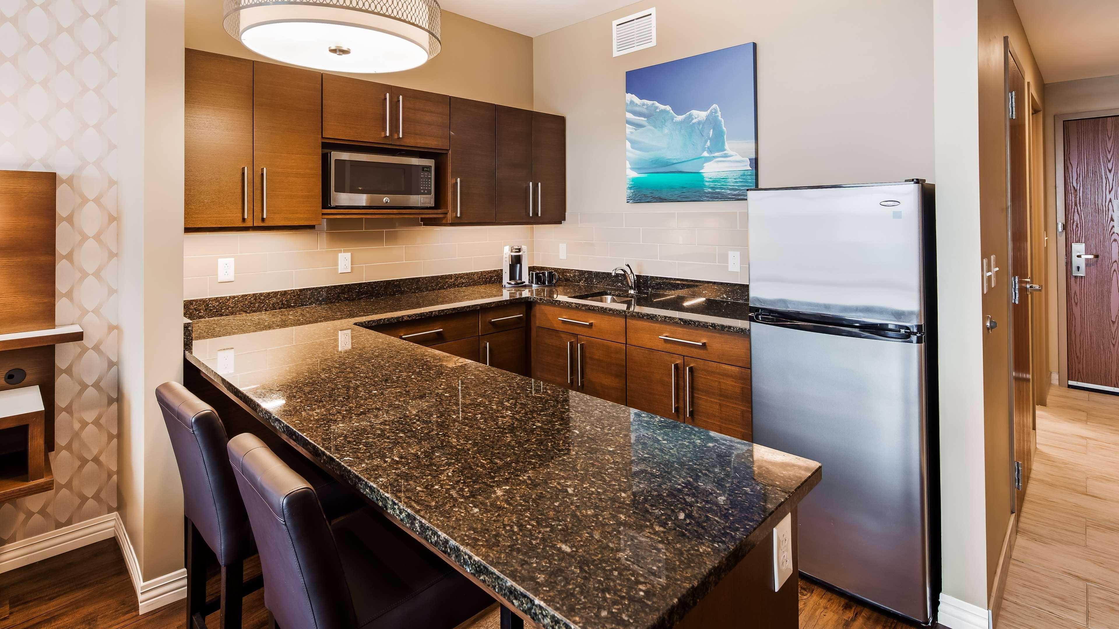 Best Western Plus St. John'S Airport Hotel And Suites Exterior photo
