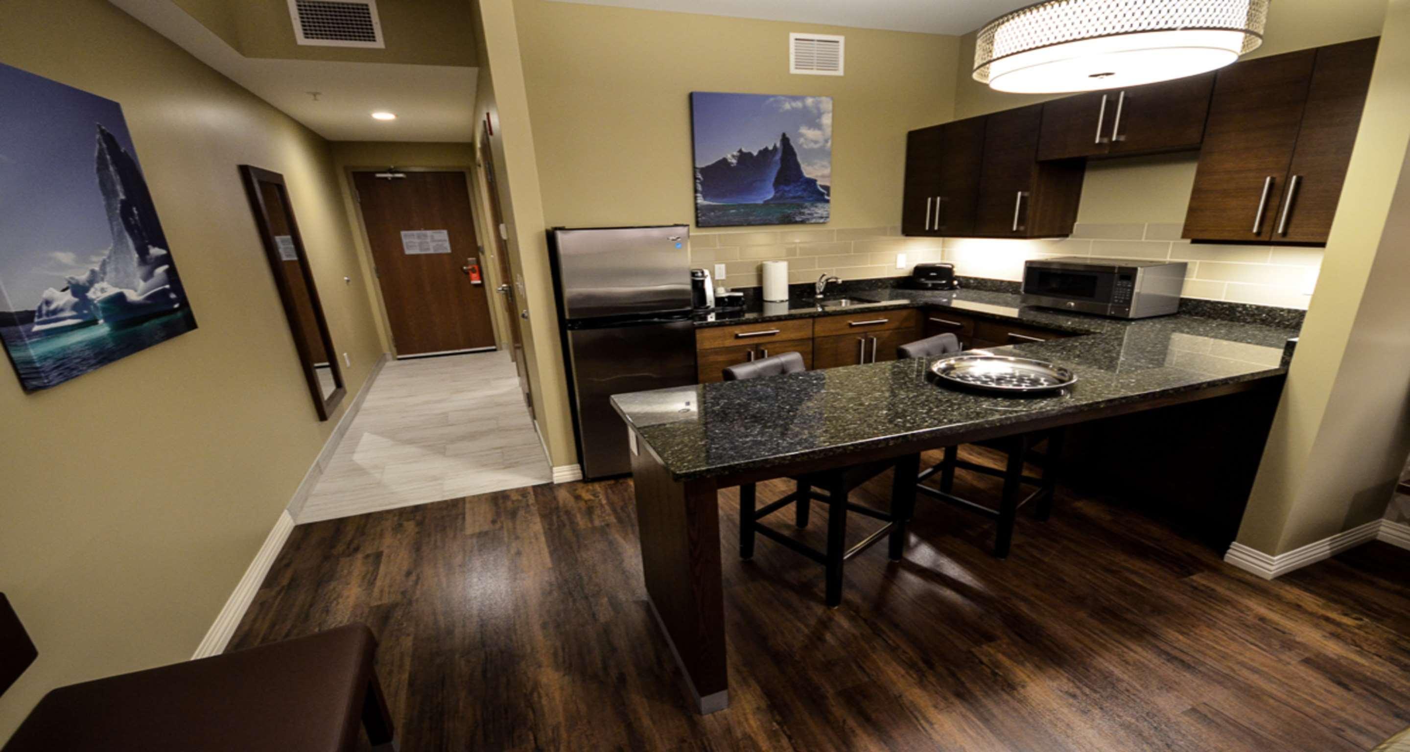 Best Western Plus St. John'S Airport Hotel And Suites Exterior photo