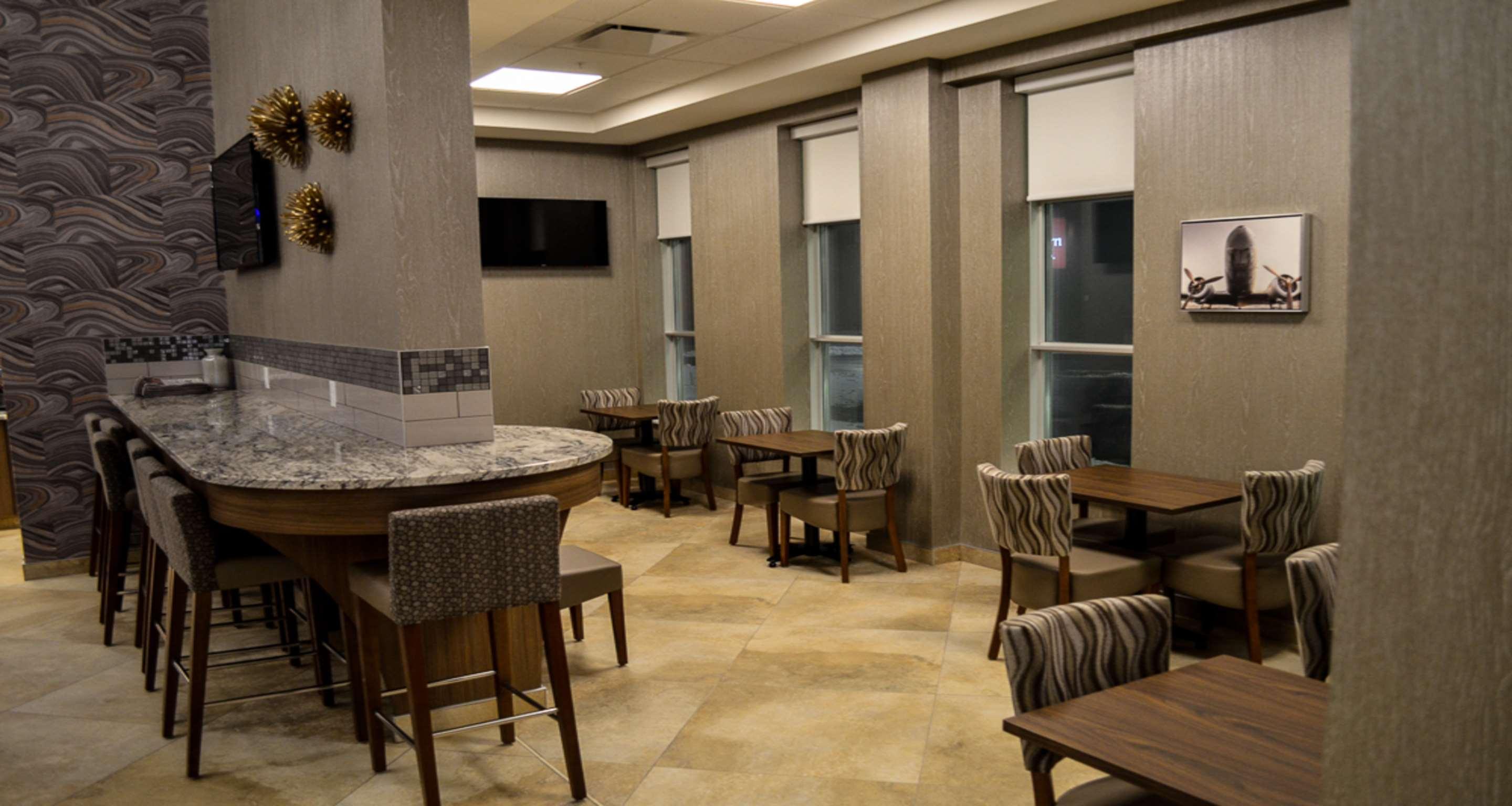 Best Western Plus St. John'S Airport Hotel And Suites Exterior photo