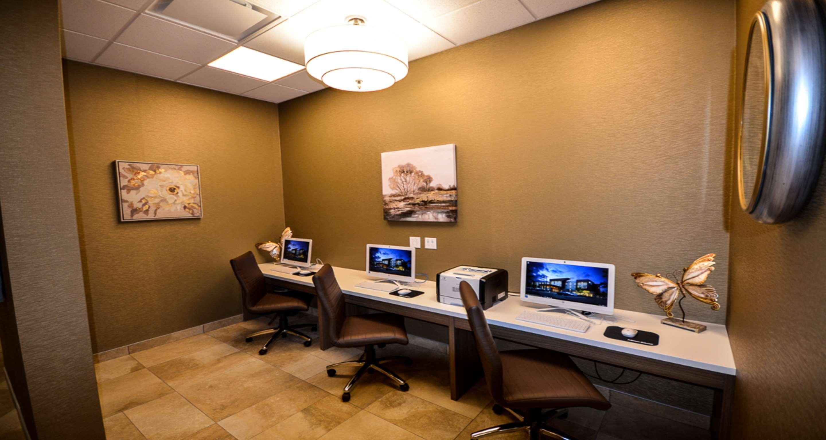 Best Western Plus St. John'S Airport Hotel And Suites Exterior photo