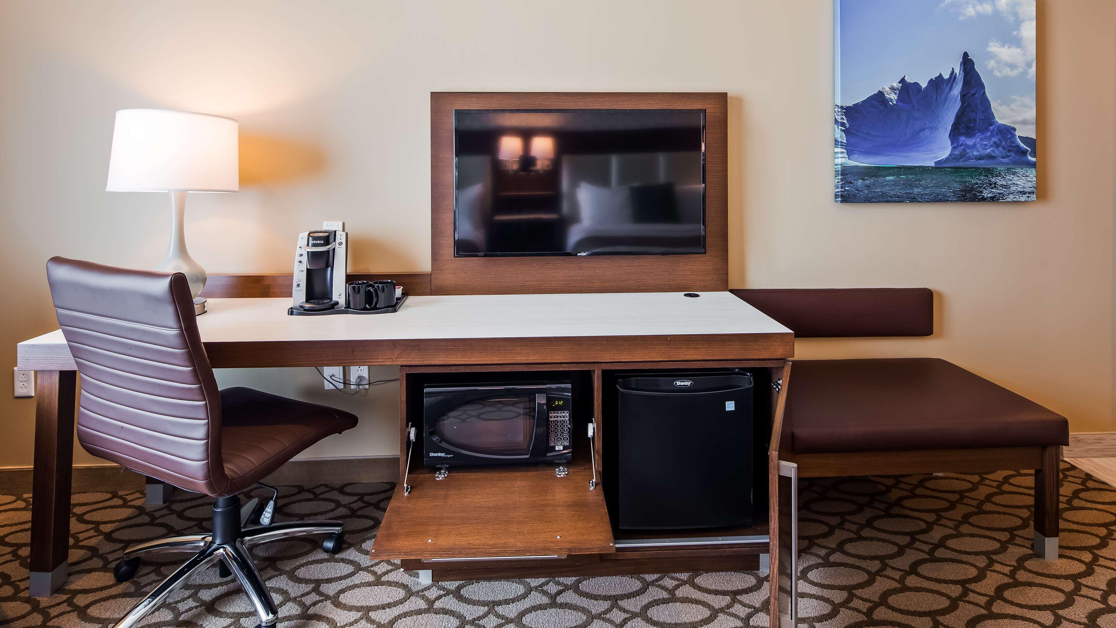Best Western Plus St. John'S Airport Hotel And Suites Exterior photo
