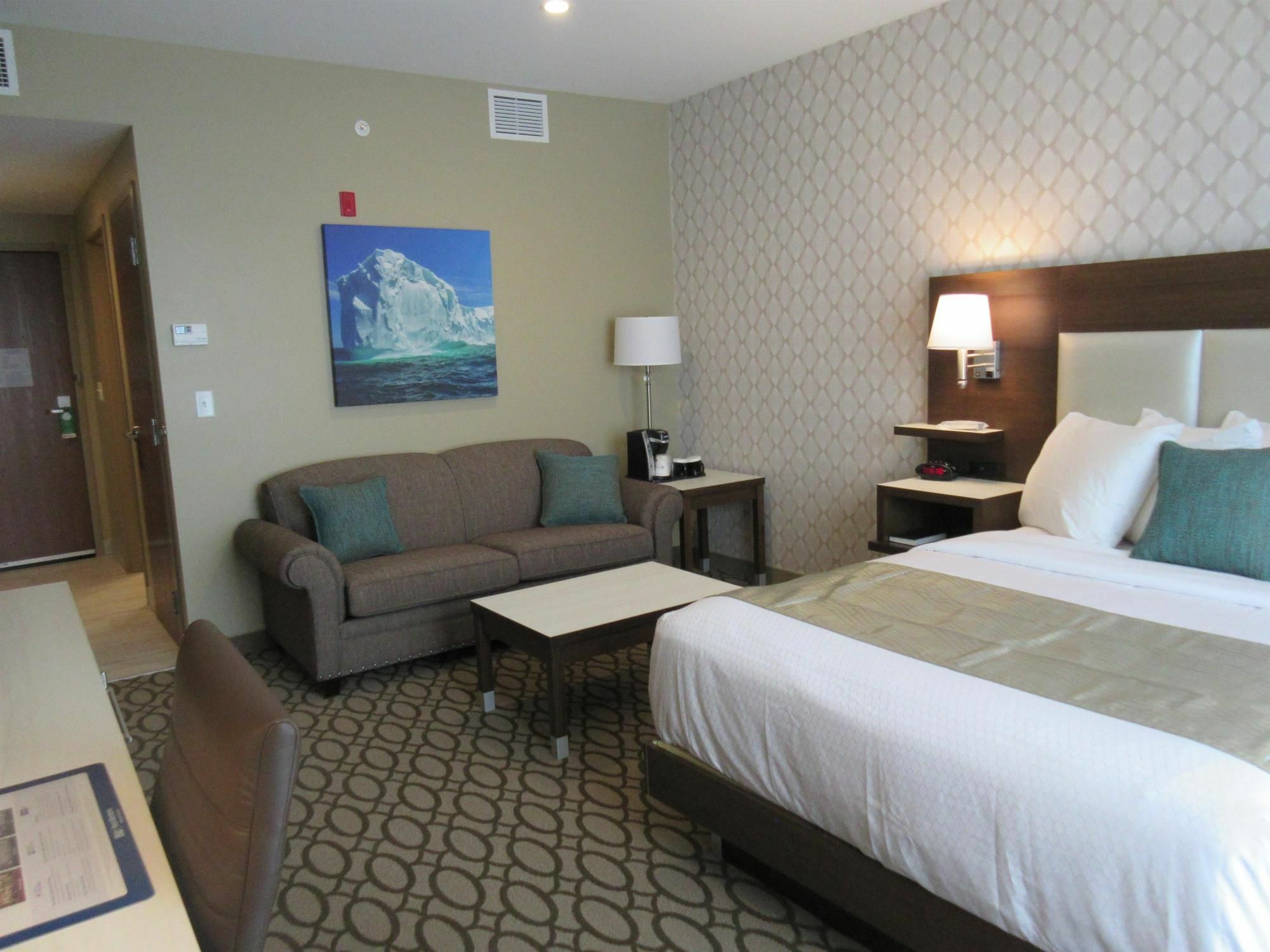 Best Western Plus St. John'S Airport Hotel And Suites Exterior photo